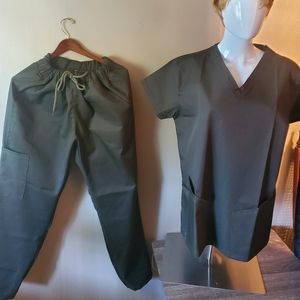 Fashion Unisex V-Neck, Deep Pockets. Medical Scrub Uniform Set. XL. Olive Green.
